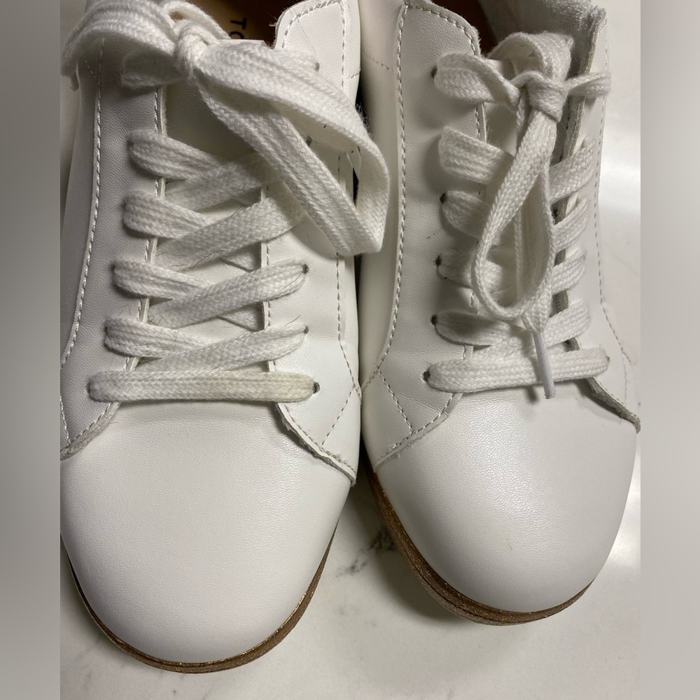 Torrid Size 8W White Faux Leather And Gold Sole Lace-Up Sneaker - Picture 5 of 11